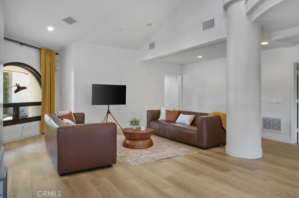 102 Edgemont Dr, Redlands CA  92373-7210 exterior
