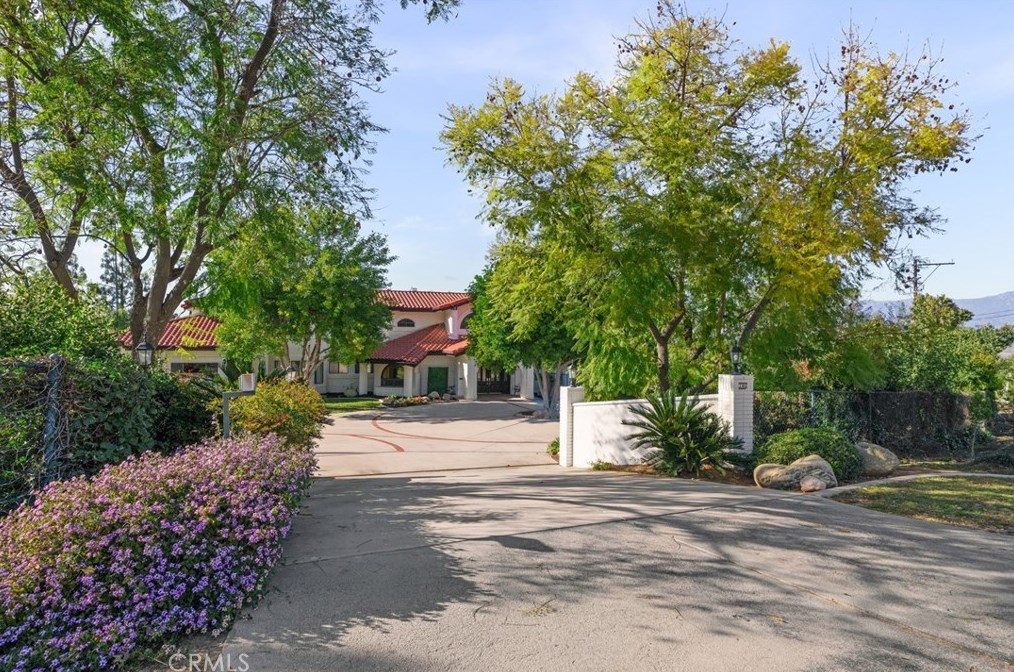 102 Edgemont Dr, Redlands, CA 92373