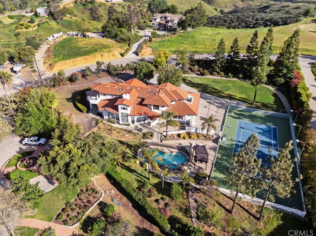 102 Edgemont Dr, Redlands CA  92373-7210 exterior