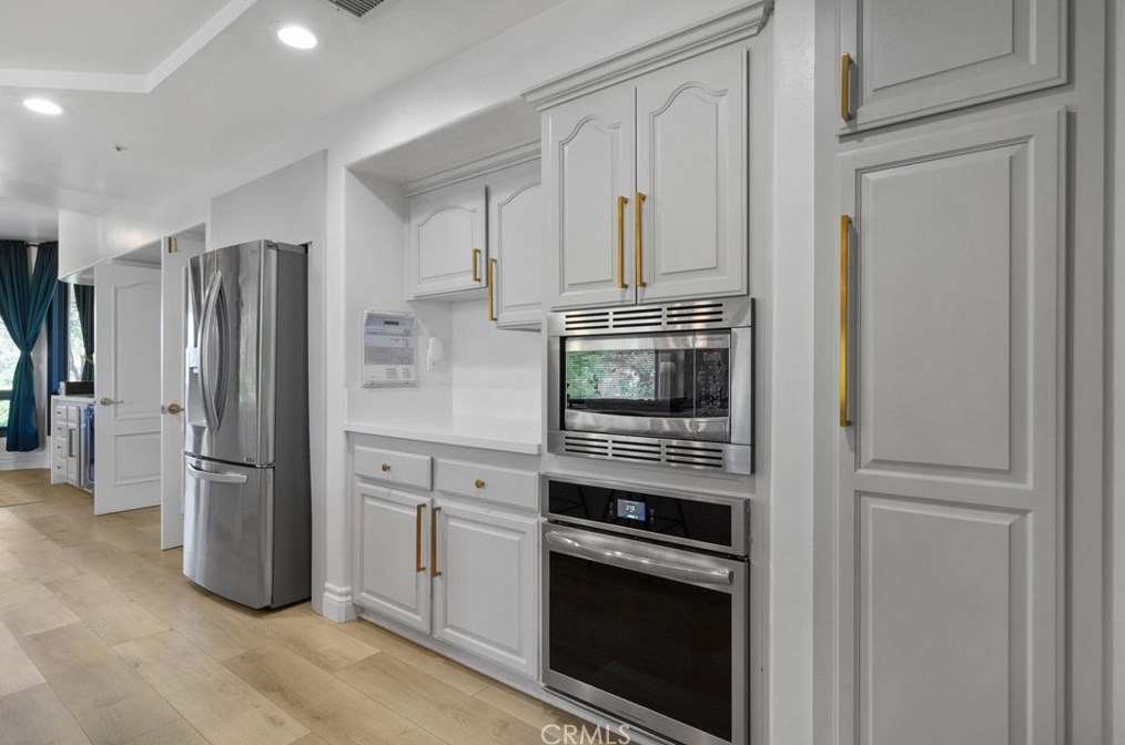 102 Edgemont Dr, Redlands CA  92373-7210 exterior