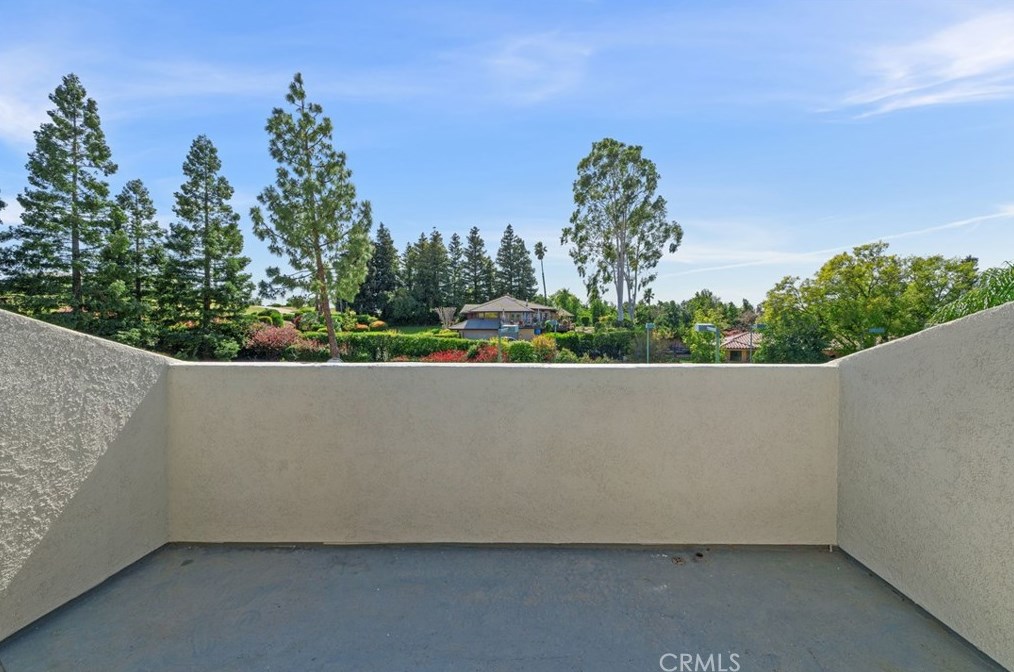 102 Edgemont Dr, Redlands CA  92373-7210 exterior