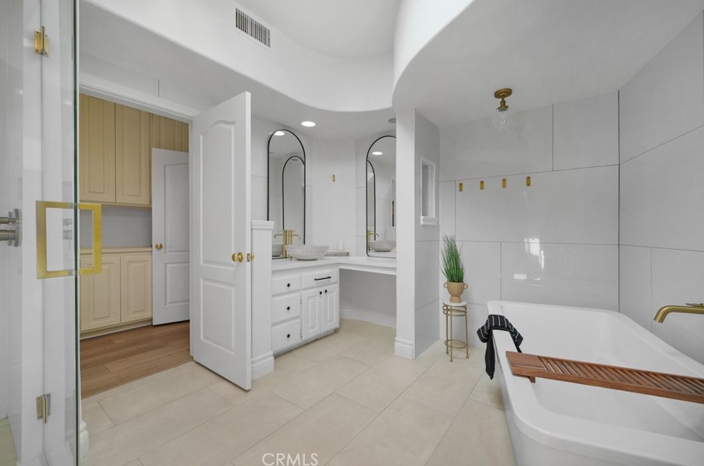102 Edgemont Dr, Redlands CA  92373-7210 exterior