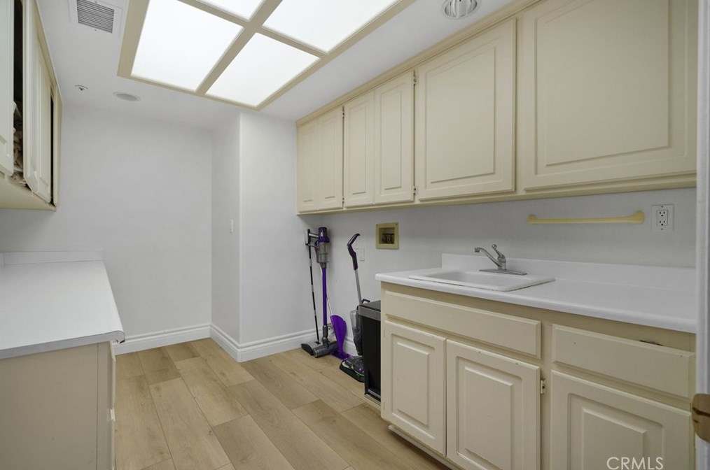 102 Edgemont Dr, Redlands CA  92373-7210 exterior