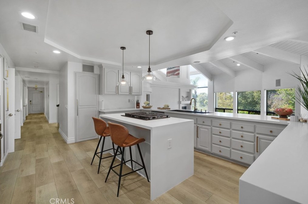 102 Edgemont Dr, Redlands CA  92373-7210 exterior