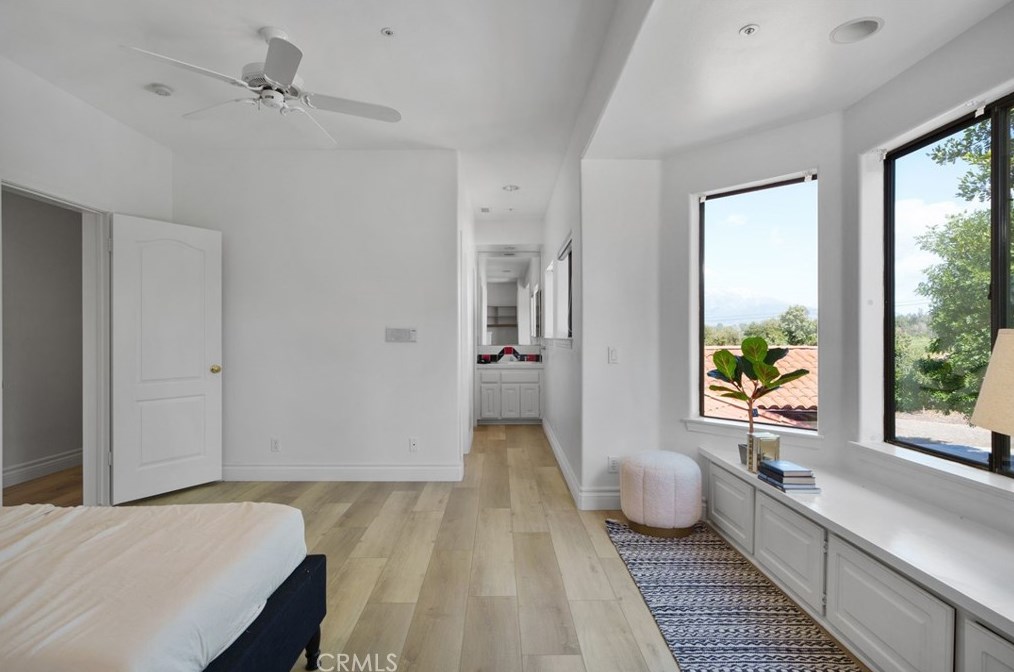 102 Edgemont Dr, Redlands CA  92373-7210 exterior