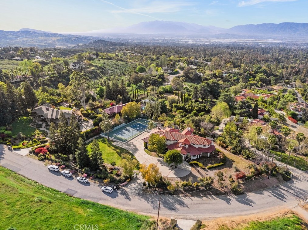 102 Edgemont Dr, Redlands CA  92373-7210 exterior