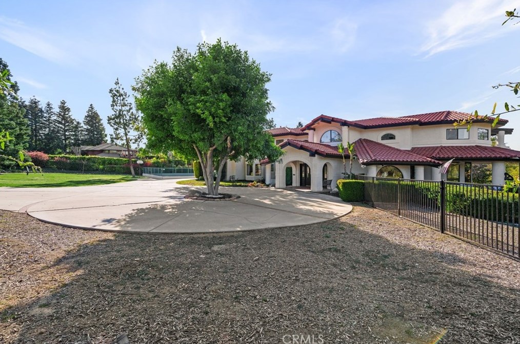 102 Edgemont Dr, Redlands CA  92373-7210 exterior