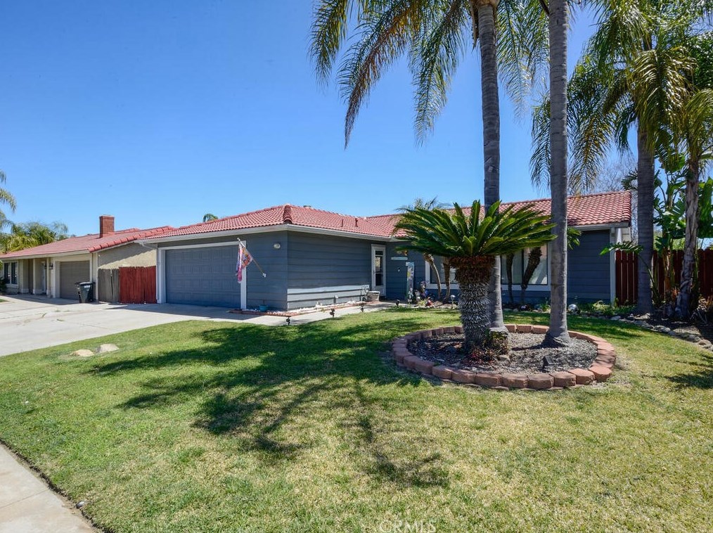 232 Broadway St, Lake Elsinore CA  92530-5122 exterior