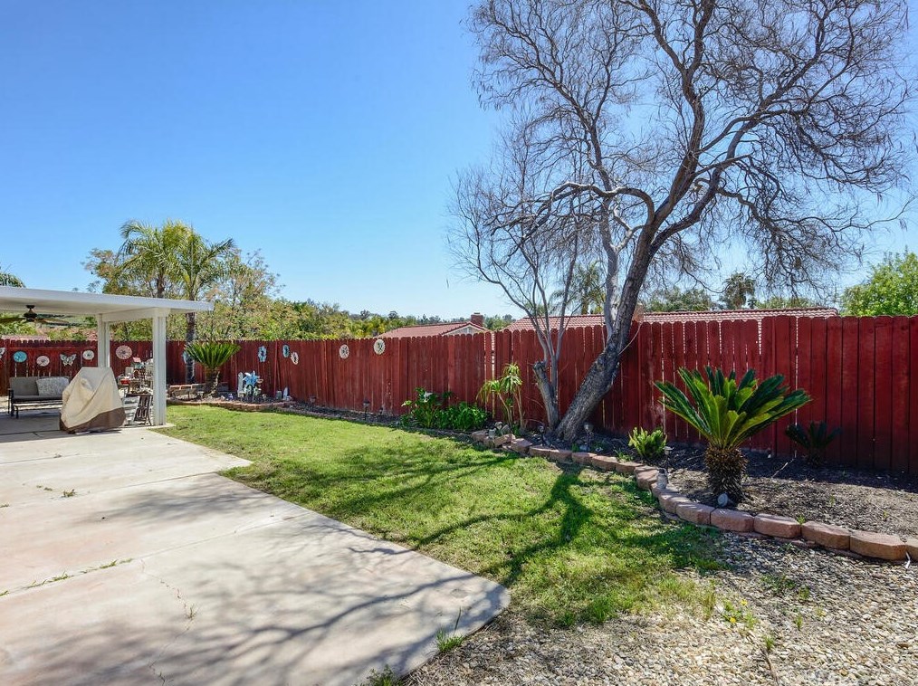 232 Broadway St, Lake Elsinore CA  92530-5122 exterior