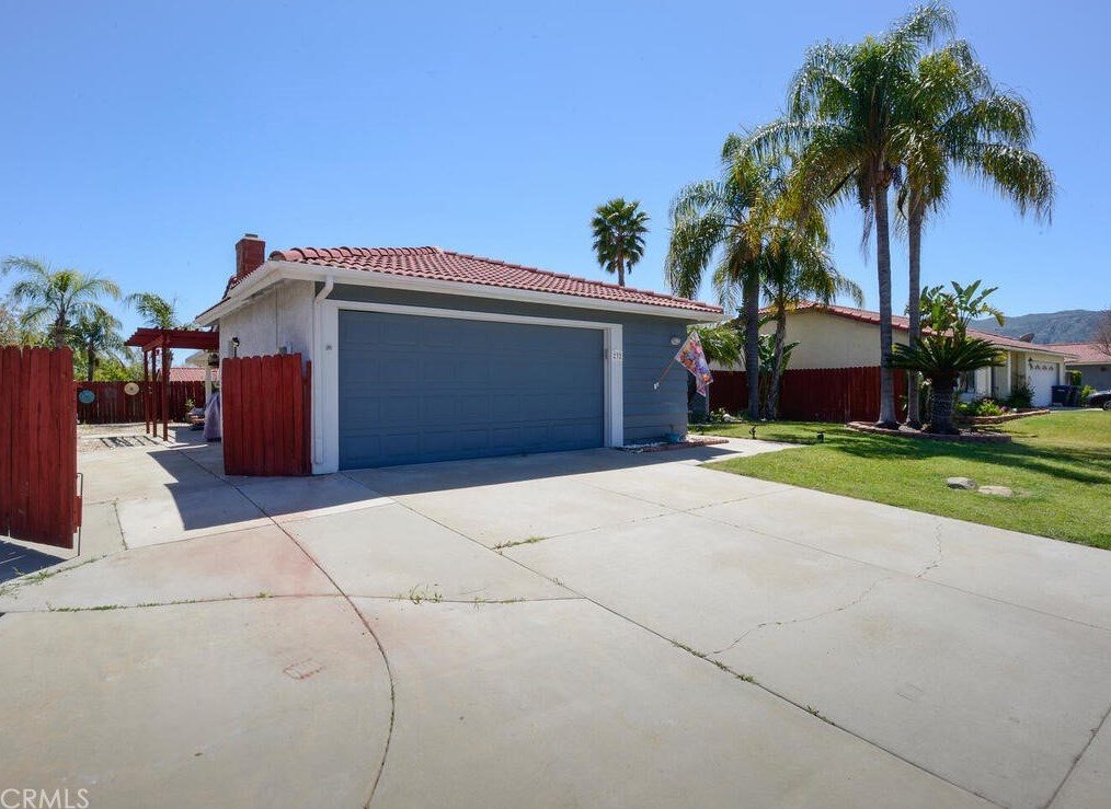 232 Broadway St, Lake Elsinore CA  92530-5122 exterior