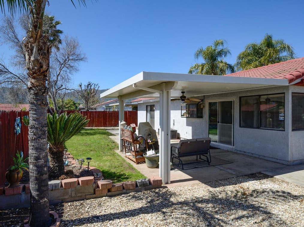 232 Broadway St, Lake Elsinore CA  92530-5122 exterior