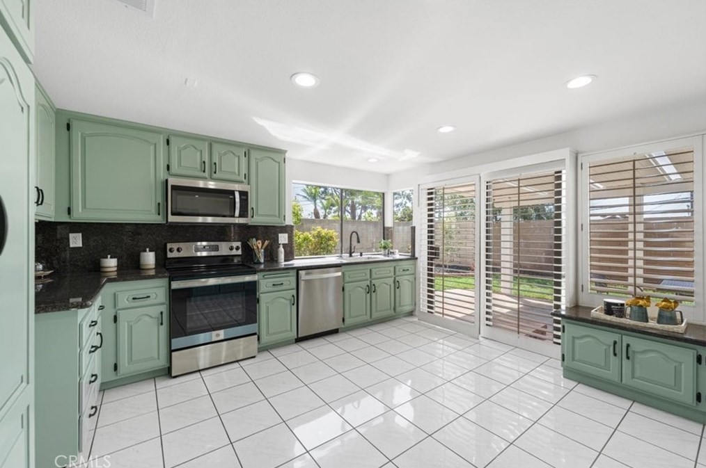 12526 Inglenook Ln, Artesia CA  90703-7837 exterior