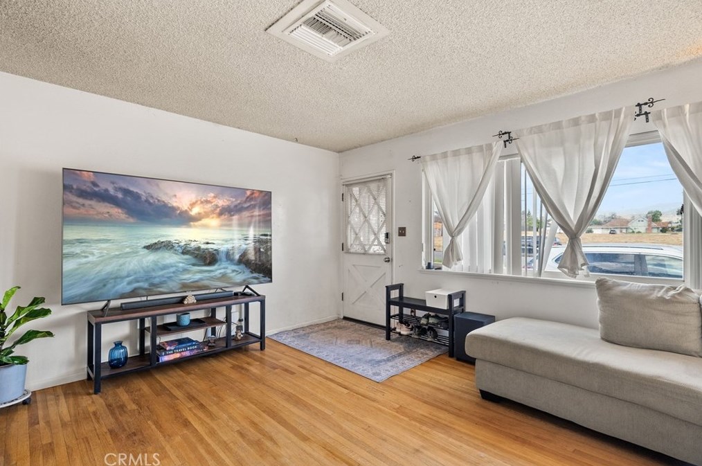7182 Church Ave, Highland, CA 92346-3242