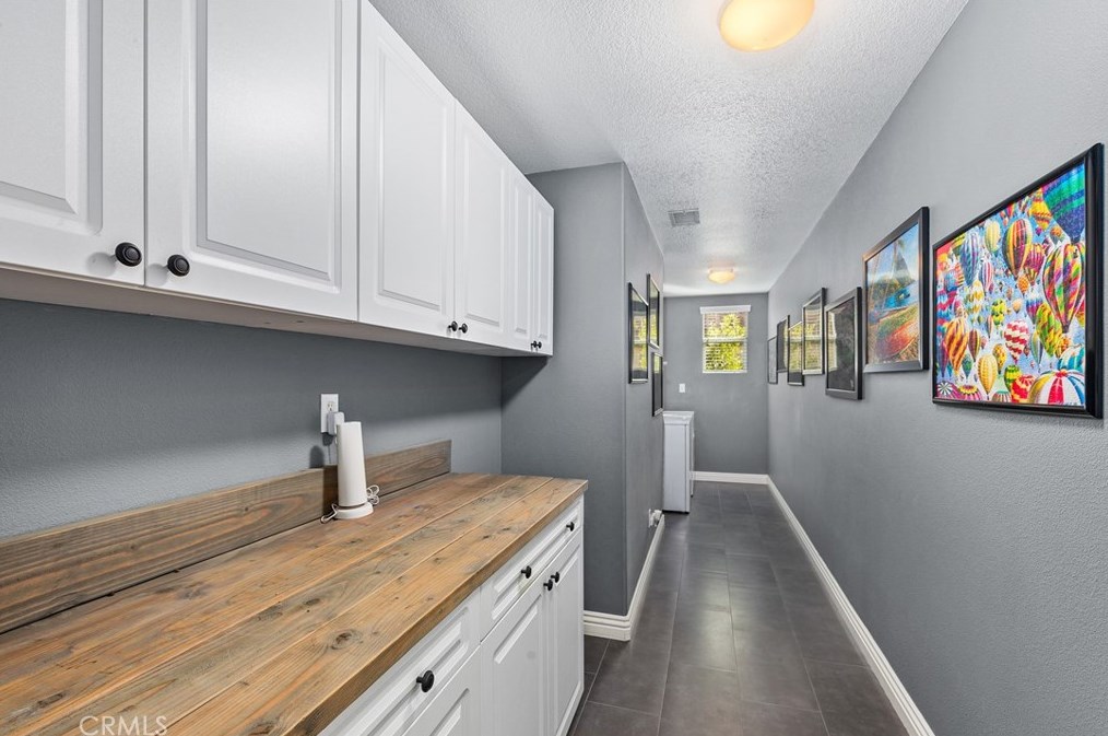 17565 Cedarwood Dr, Riverside CA  92503-7037 exterior