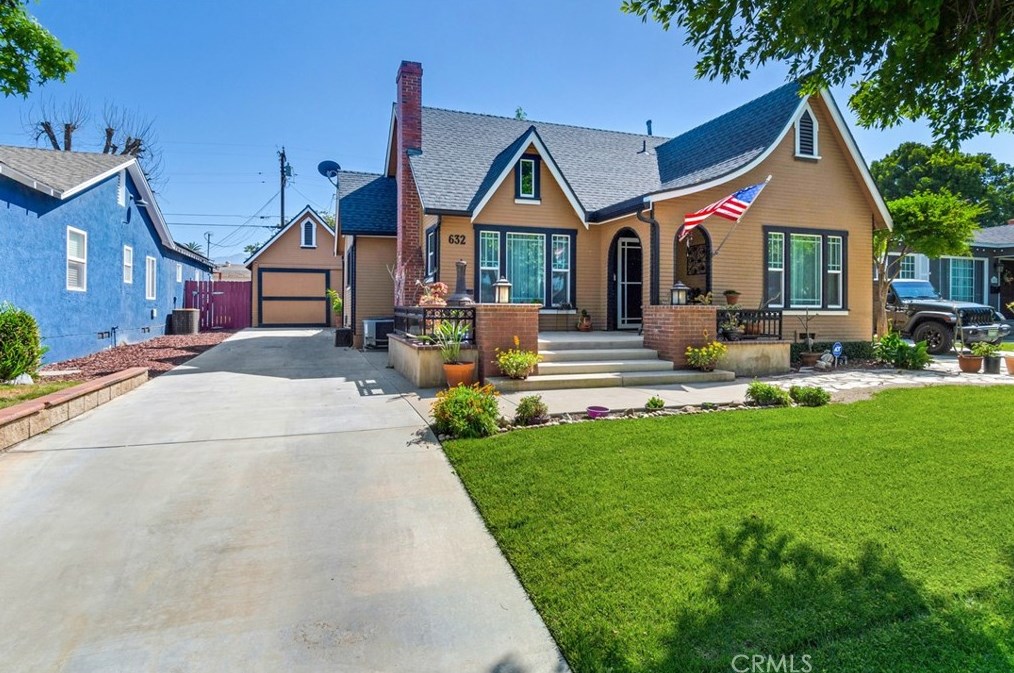 632 W 11th St, Corona, CA 92882
