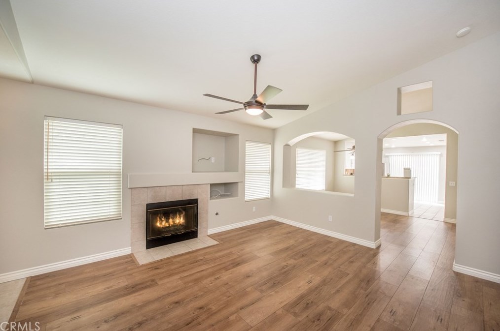 952 Miraflores Dr, Corona, CA 92882-6354