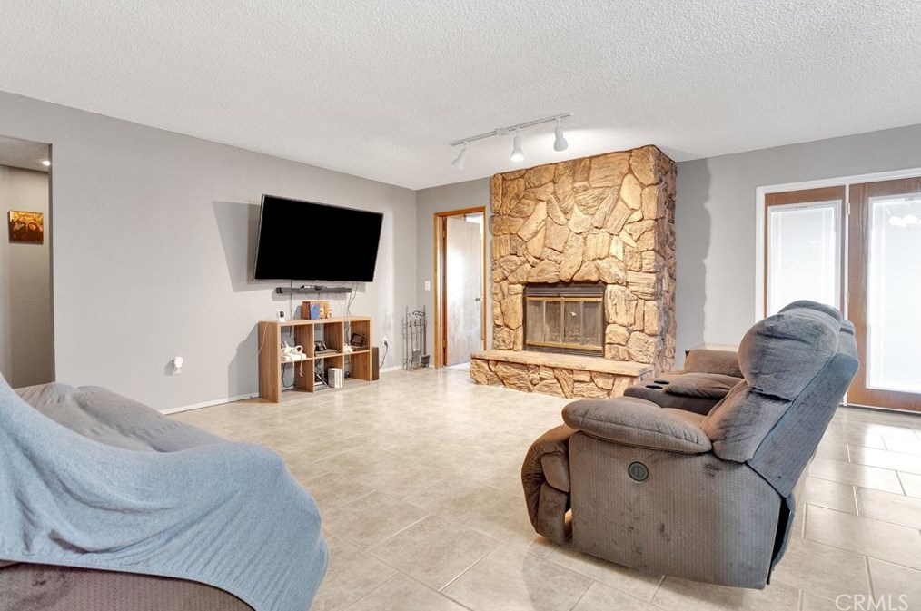 2001 Garnet Ave, Barstow CA  92311-4747 exterior