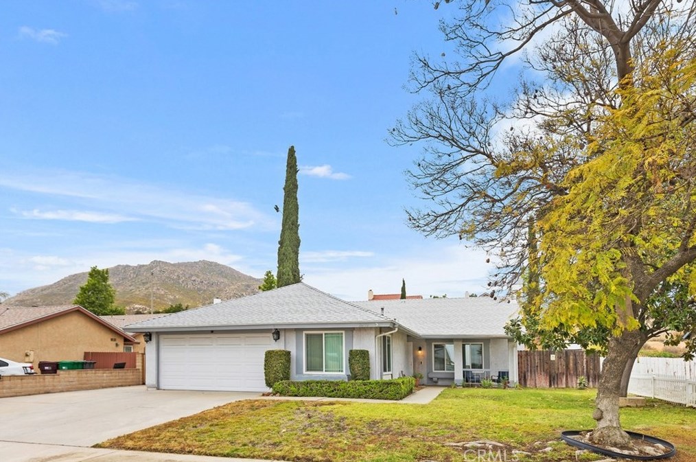 22732 Scotia Ln, Moreno Valley, CA 92557-6905