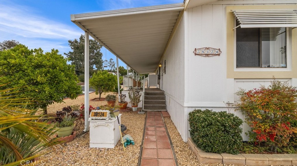 38124 Via Del Largo, Murrieta CA  92563-5687 exterior