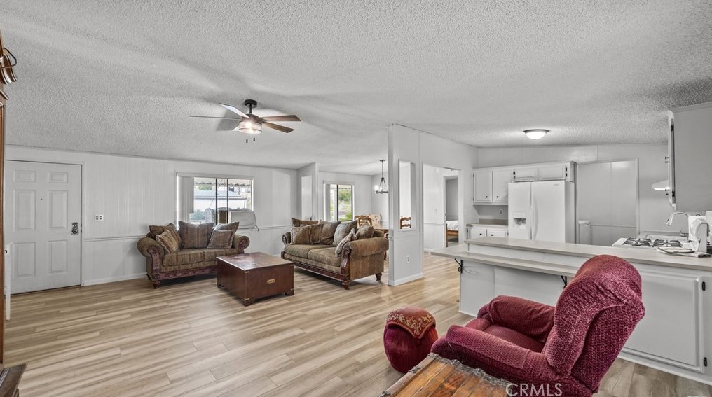 38124 Via Del Largo, Murrieta CA  92563-5687 exterior