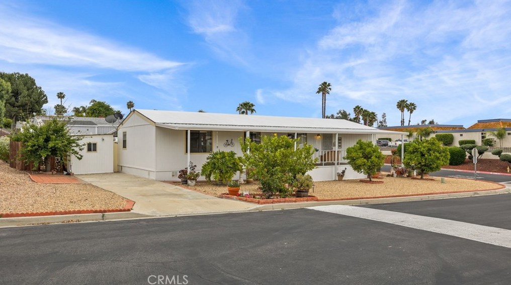 38124 Via Del Largo, Murrieta CA  92563-5687 exterior