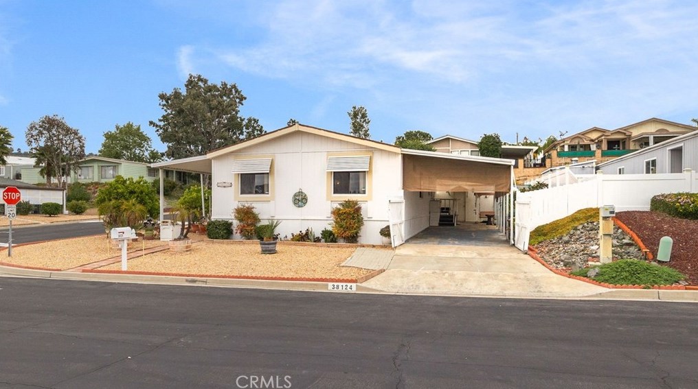 38124 Via Del Largo, Murrieta CA  92563-5687 exterior