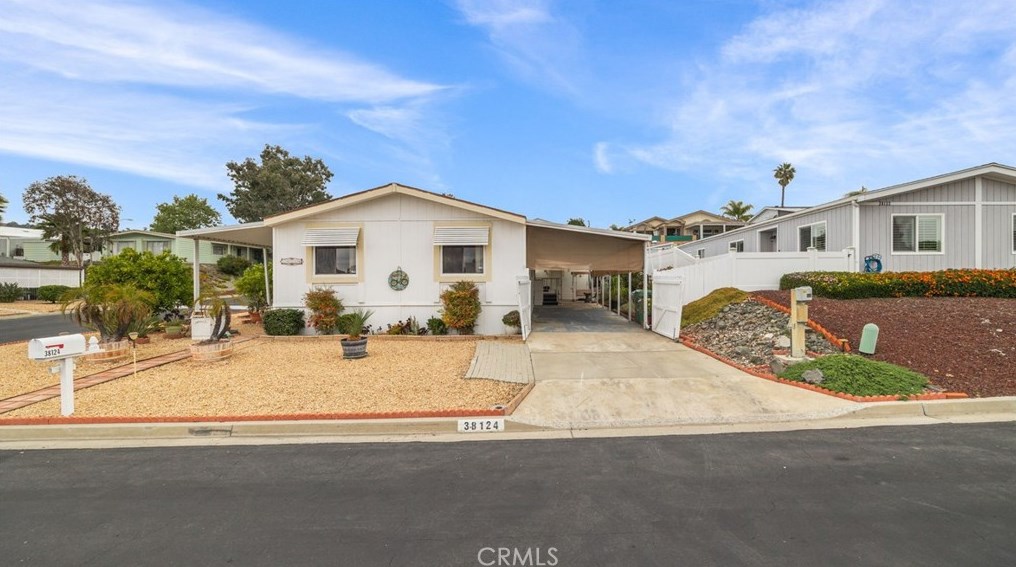 38124 Via Del Largo, Murrieta CA  92563-5687 exterior