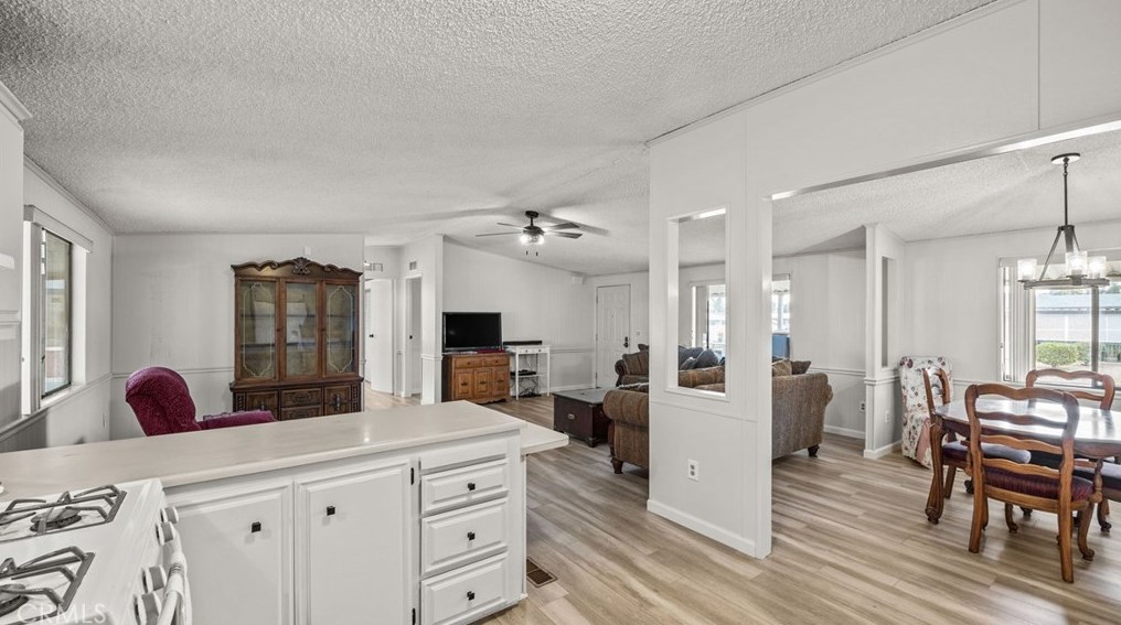 38124 Via Del Largo, Murrieta CA  92563-5687 exterior