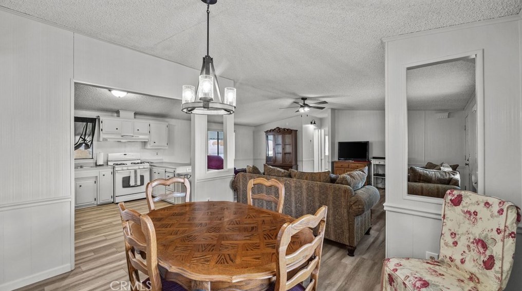 38124 Via Del Largo, Murrieta CA  92563-5687 exterior