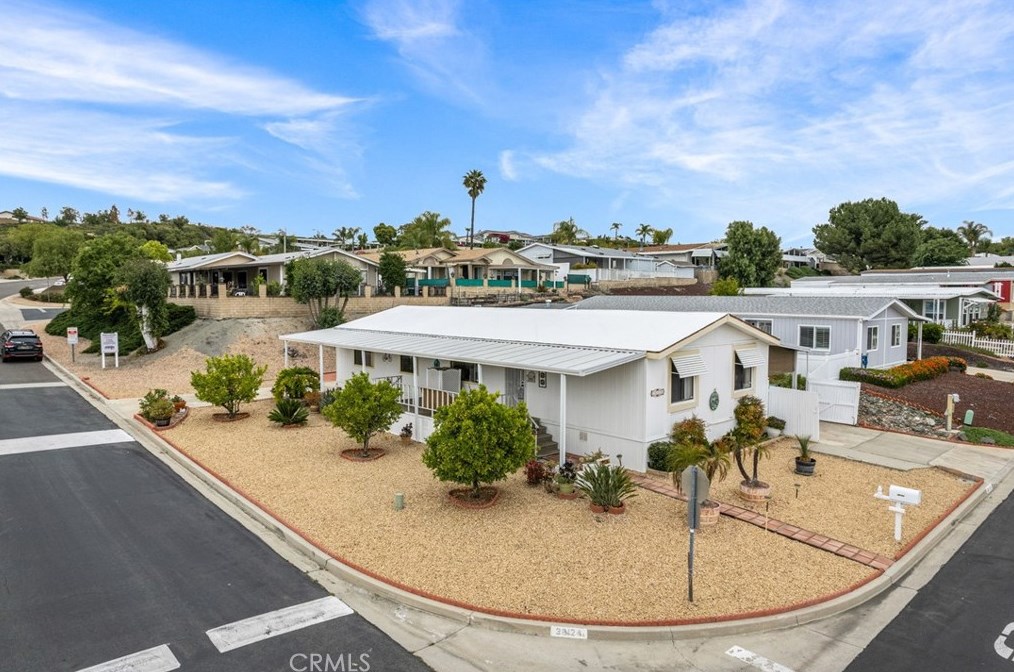 38124 Via Del Largo, Murrieta CA  92563-5687 exterior