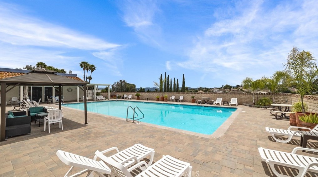 38124 Via Del Largo, Murrieta CA  92563-5687 exterior