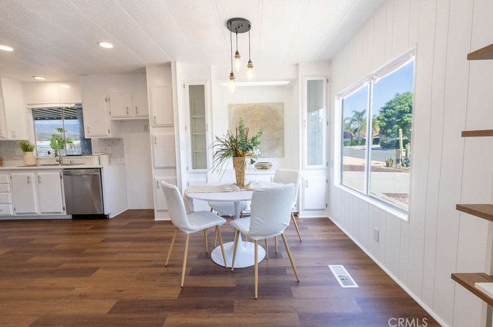 43374 Olive Ave, Hemet CA  92544-1951 exterior