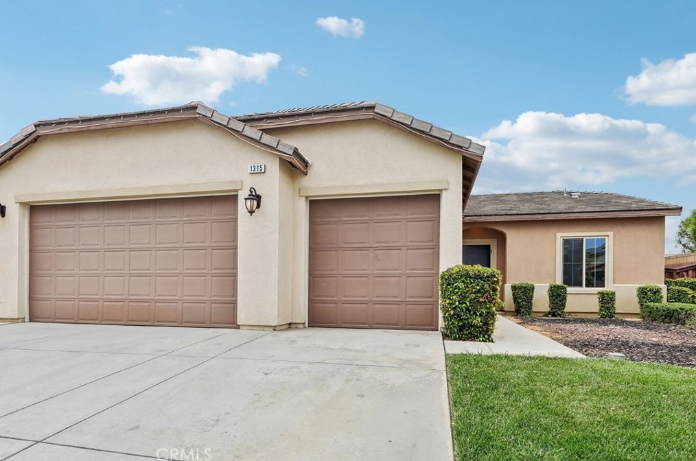 1315 Shamrock Way, Beaumont CA  92223-8448 exterior