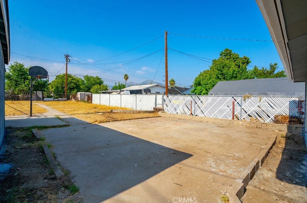 25506 Fisher St, San Bernardino CA  92404-6418 exterior