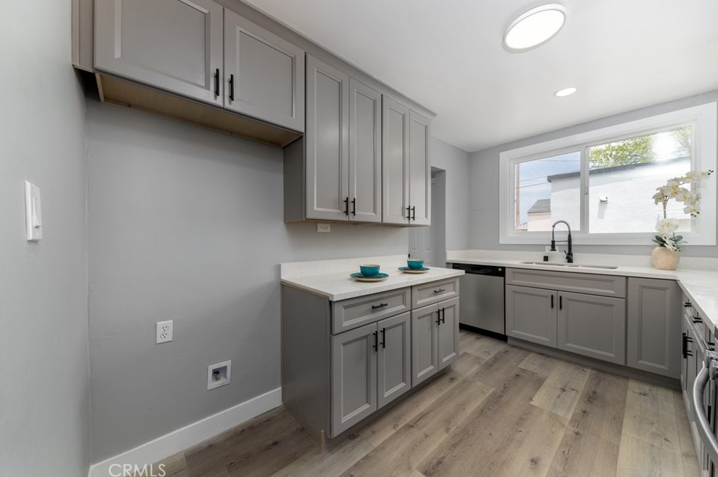 701 76th Pl, Los Angeles CA  90001-2808 exterior