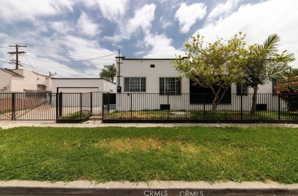701 76th Pl, Los Angeles CA  90001-2808 exterior