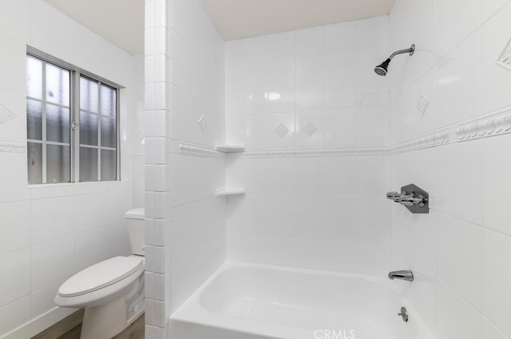 701 76th Pl, Los Angeles CA  90001-2808 exterior