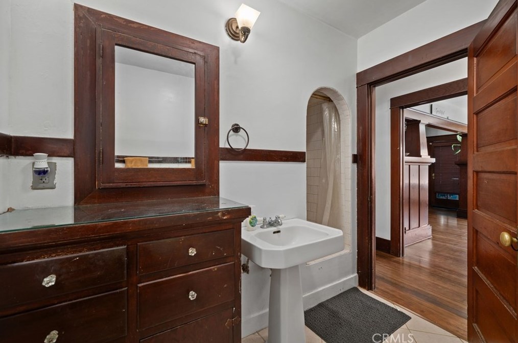 3944 Linwood Pl, Riverside CA  92506-1890 exterior
