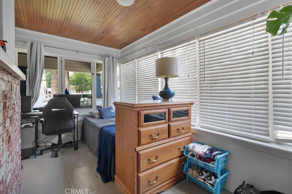 3944 Linwood Pl, Riverside CA  92506-1890 exterior
