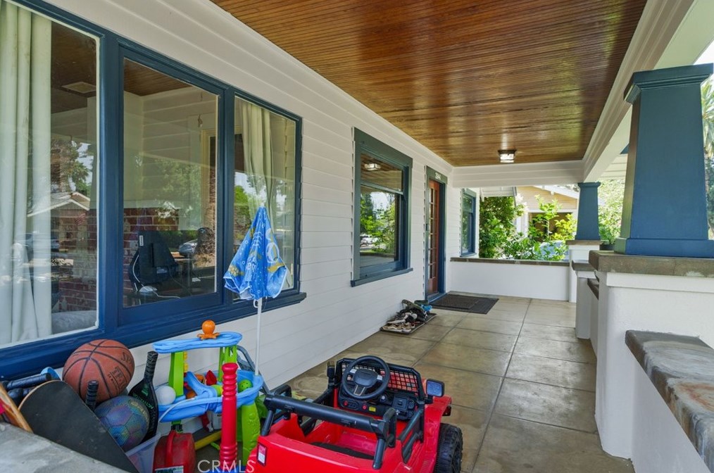 3944 Linwood Pl, Riverside CA  92506-1890 exterior