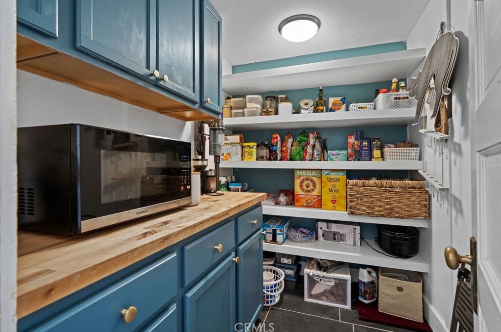 3944 Linwood Pl, Riverside CA  92506-1890 exterior
