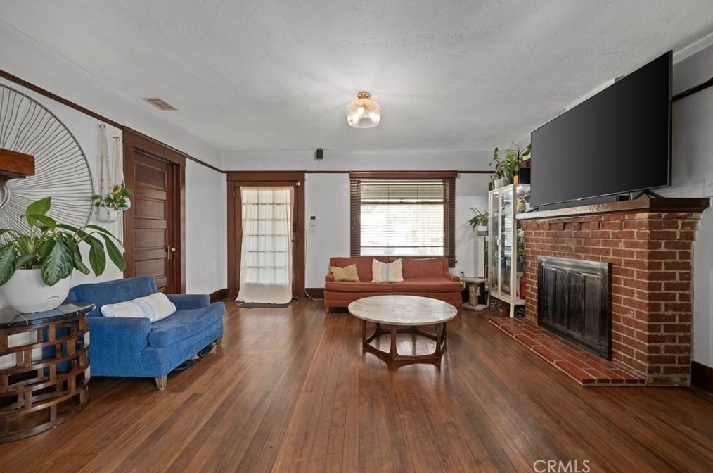 3944 Linwood Pl, Riverside CA  92506-1890 exterior
