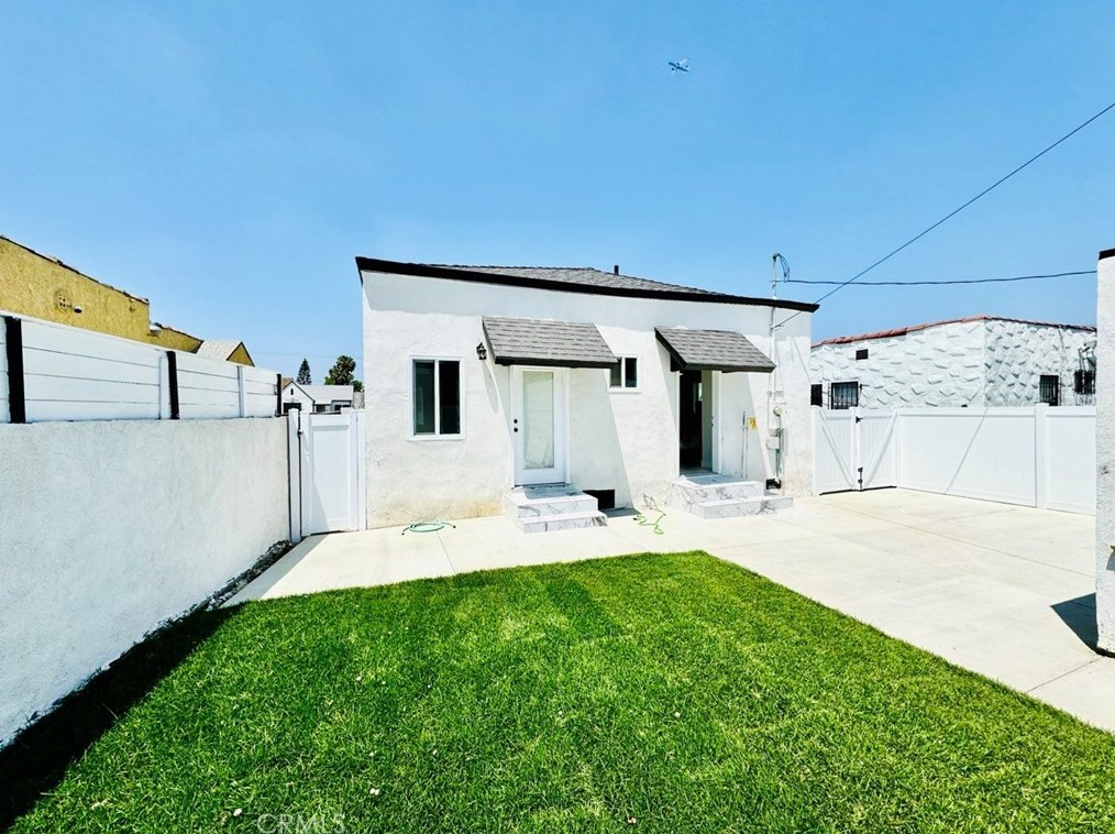 542 103rd St, Los Angeles CA 90044-4538 exterior