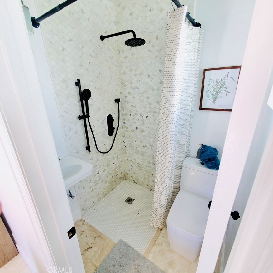 542 103rd St, Los Angeles CA 90044-4538 exterior