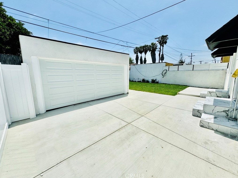 542 103rd St, Los Angeles CA 90044-4538 exterior