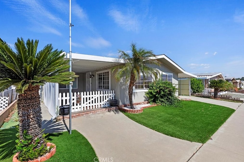585 De Soto Dr, Hemet, CA 92543