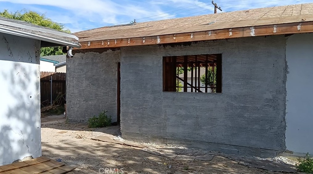 397 Avocado Ln, Pasadena, CA 91107