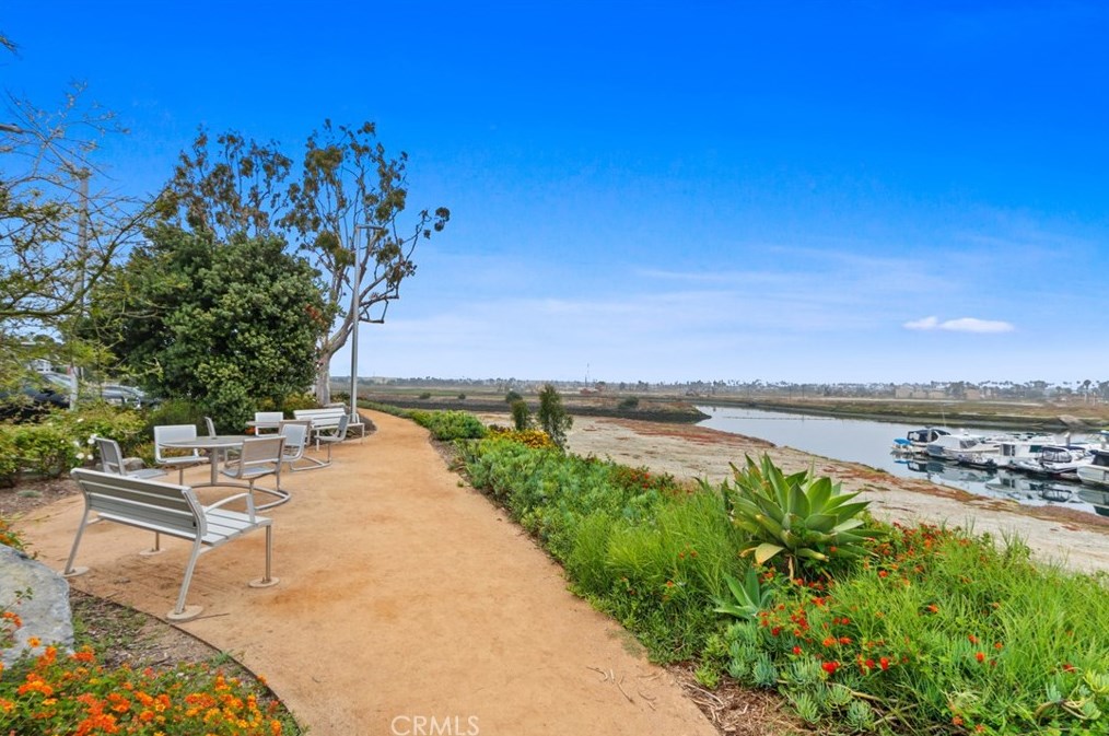 6229 Sea Breeze Dr, Long Beach CA  90803-2325 exterior