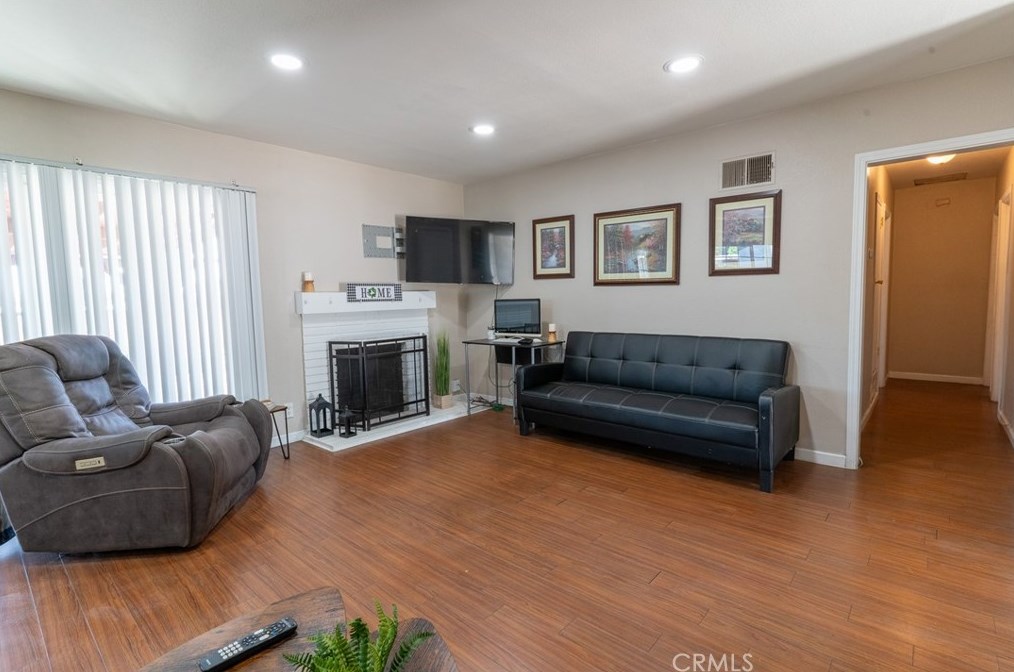 16545 Barbee St, Fontana CA  92336-2567 exterior