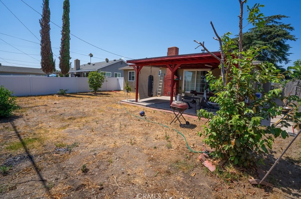 16545 Barbee St, Fontana CA  92336-2567 exterior